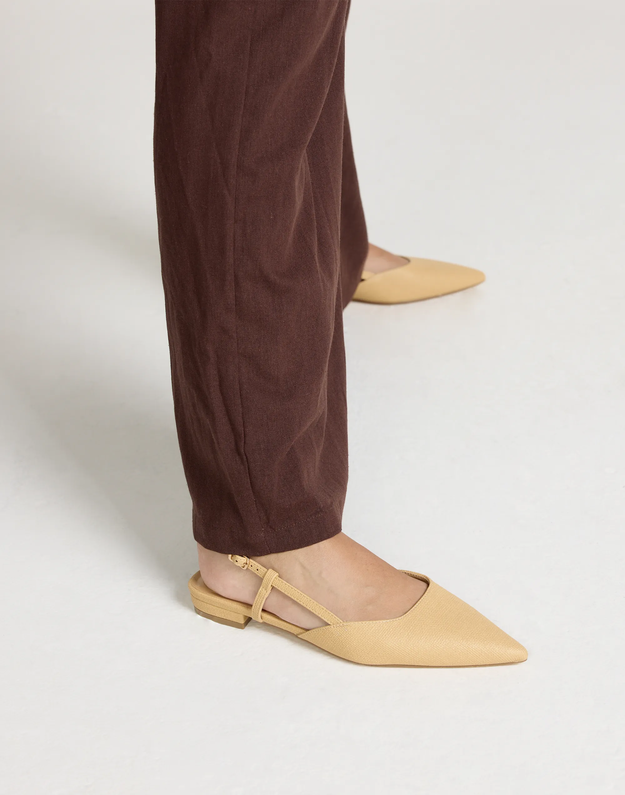 Iver Flats (Camel Raffia) - By Billini