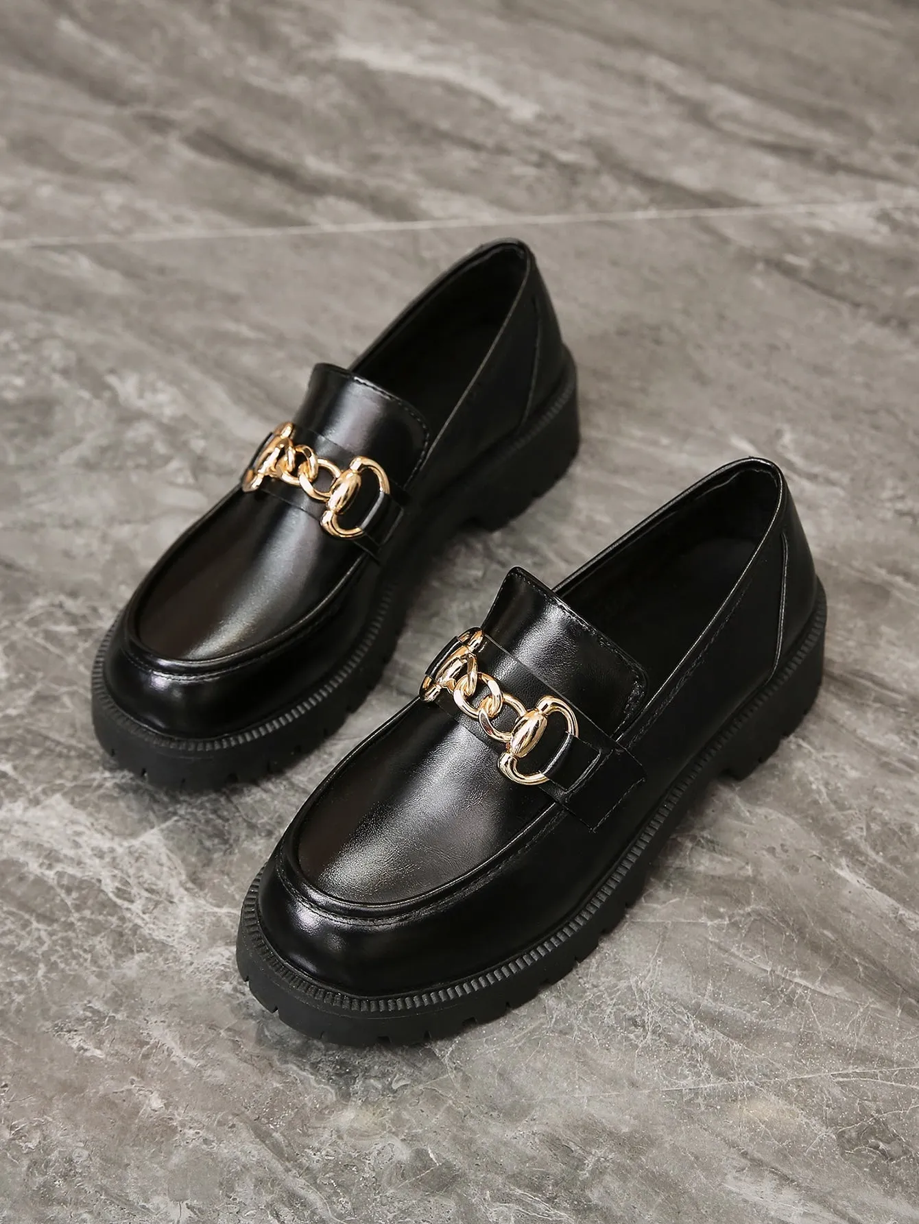 Minimalist Chain Decor Loafers