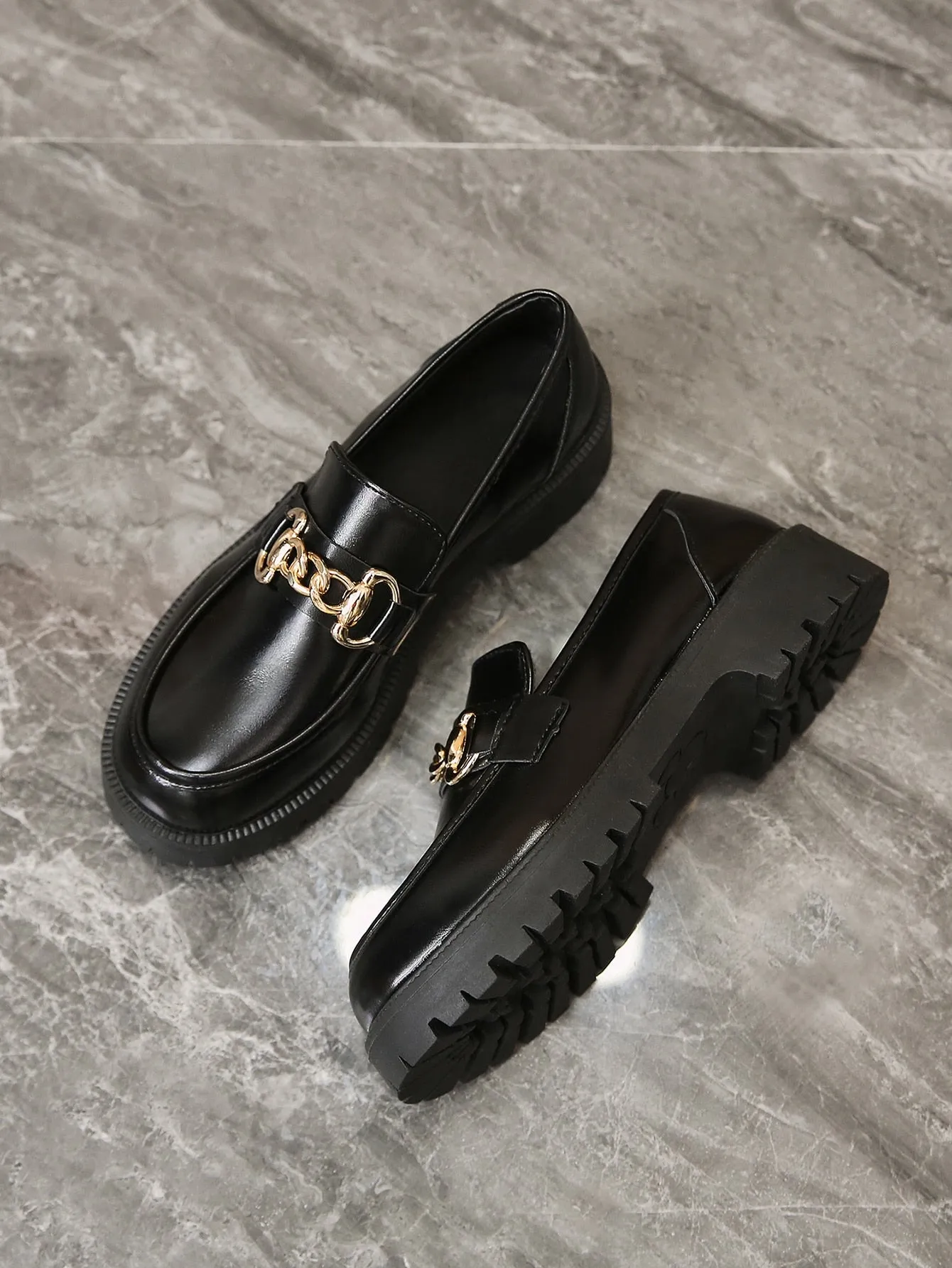 Minimalist Chain Decor Loafers