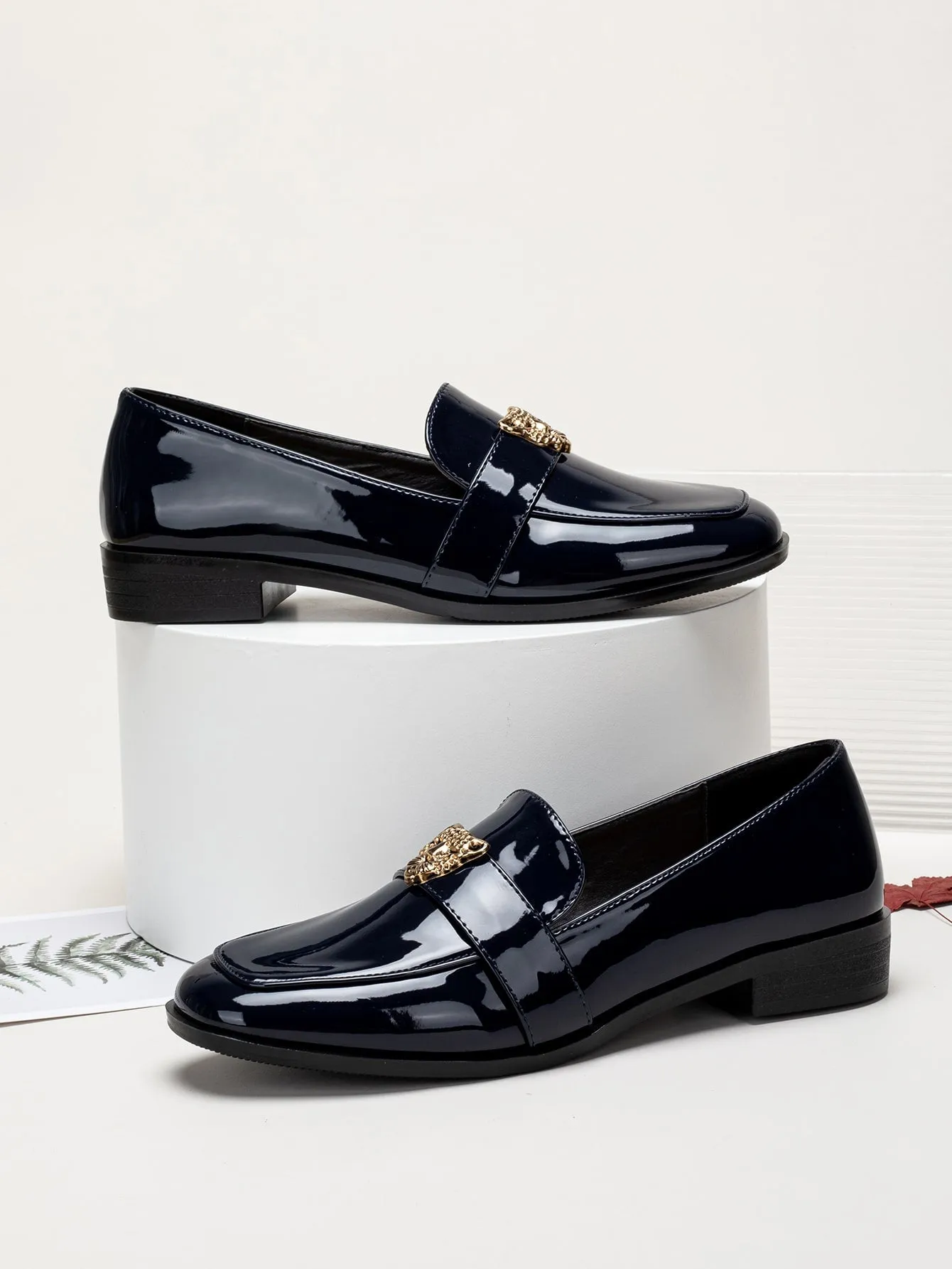 Minimalist Metal Decor Flat Loafers