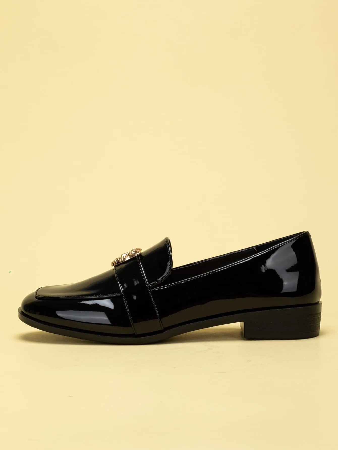 Minimalist Metal Decor Flat Loafers