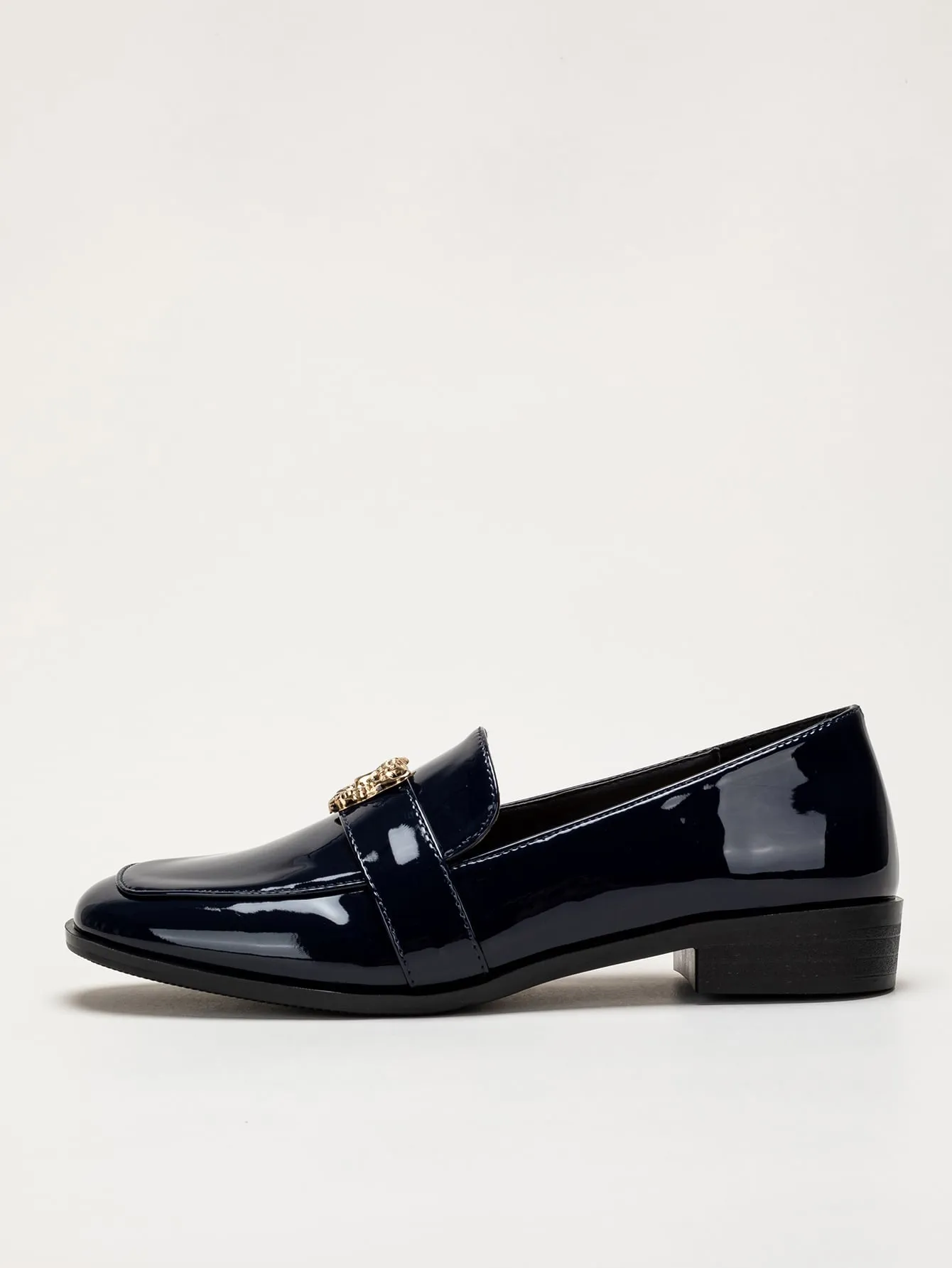 Minimalist Metal Decor Flat Loafers