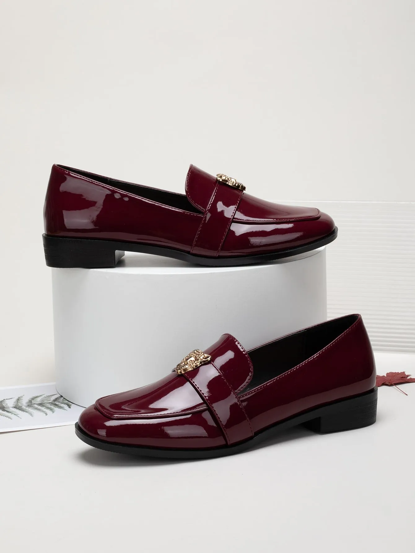 Minimalist Metal Decor Flat Loafers