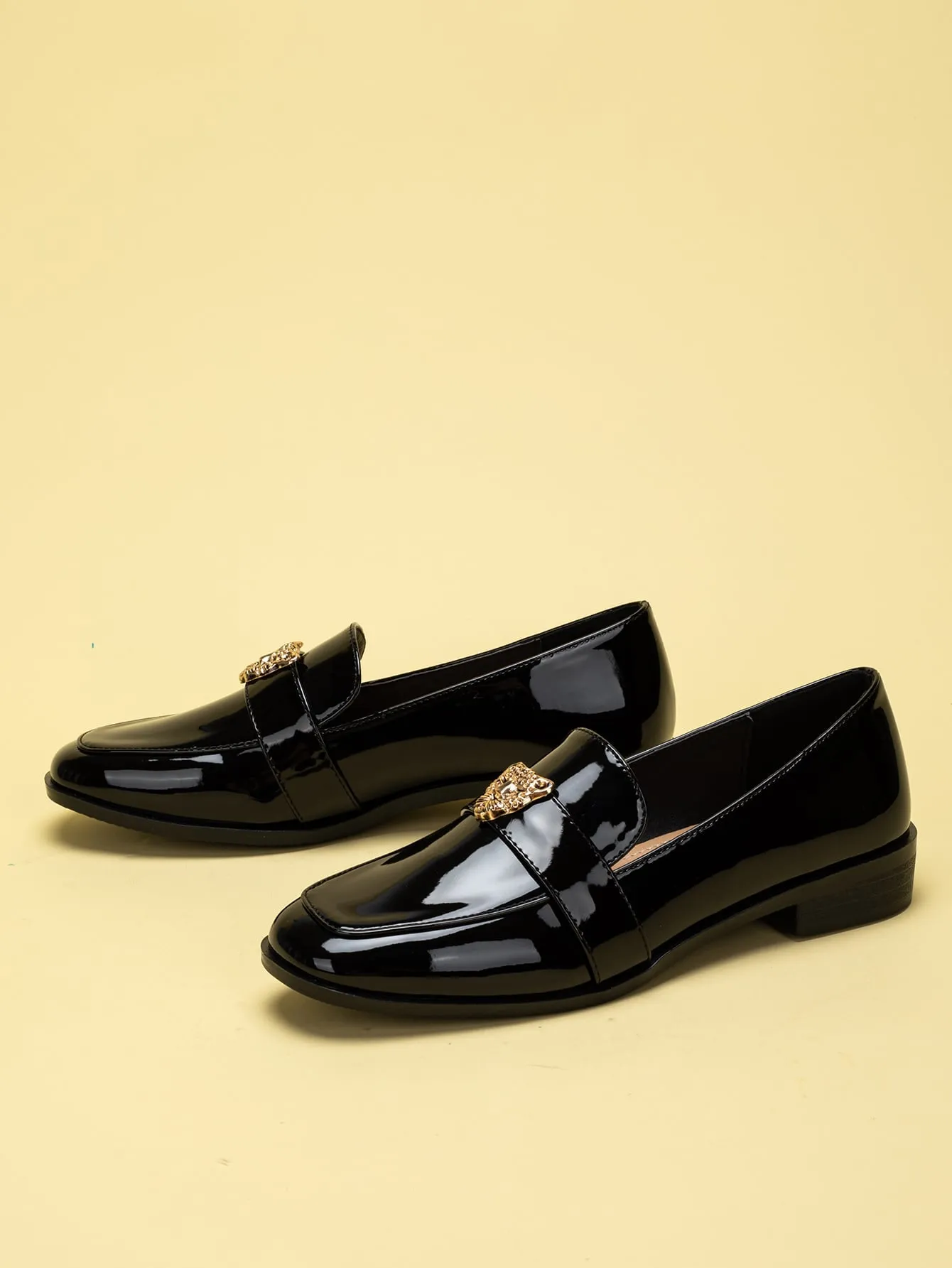 Minimalist Metal Decor Flat Loafers