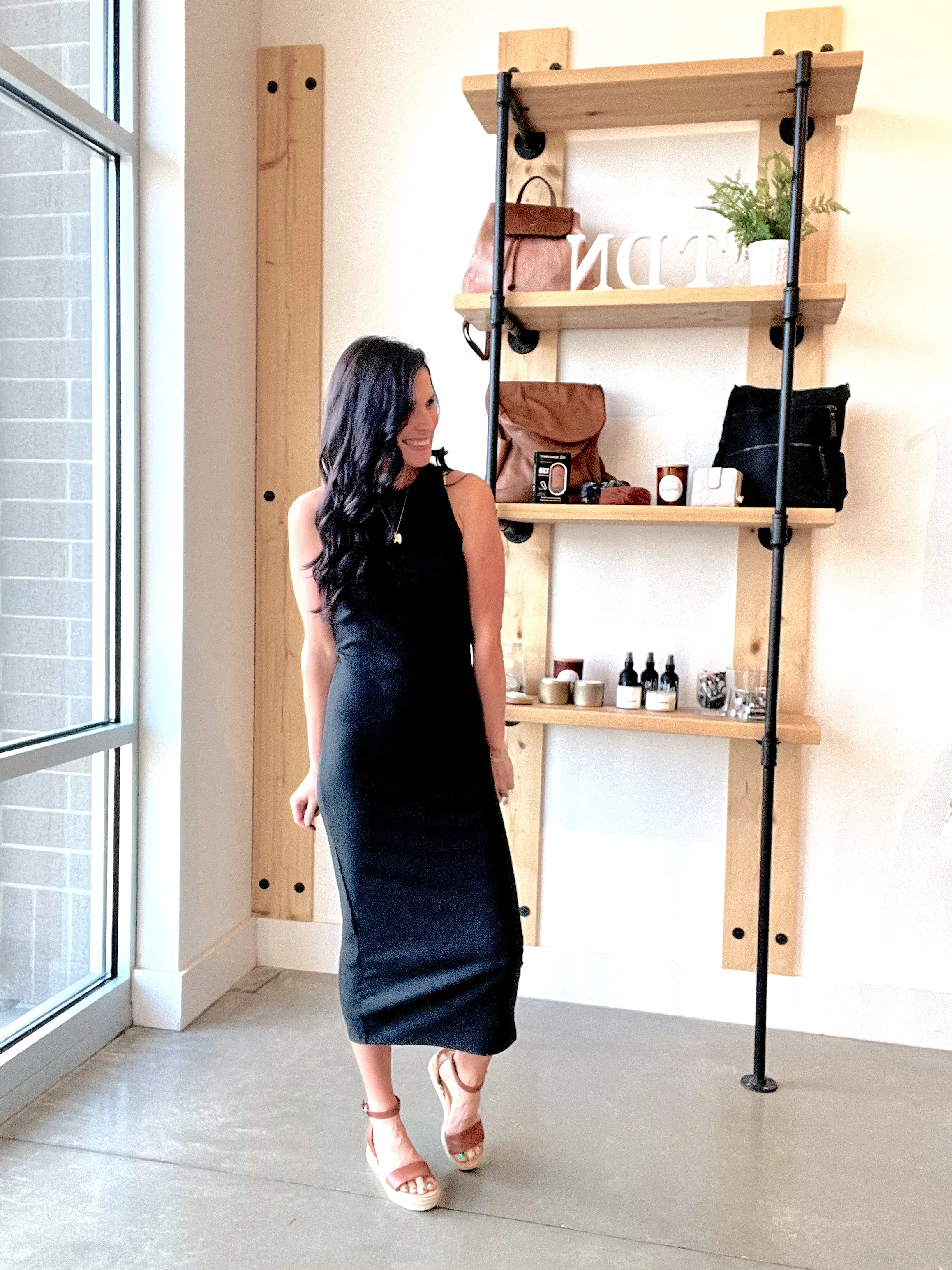 Sleeveless Midi Dress in Black