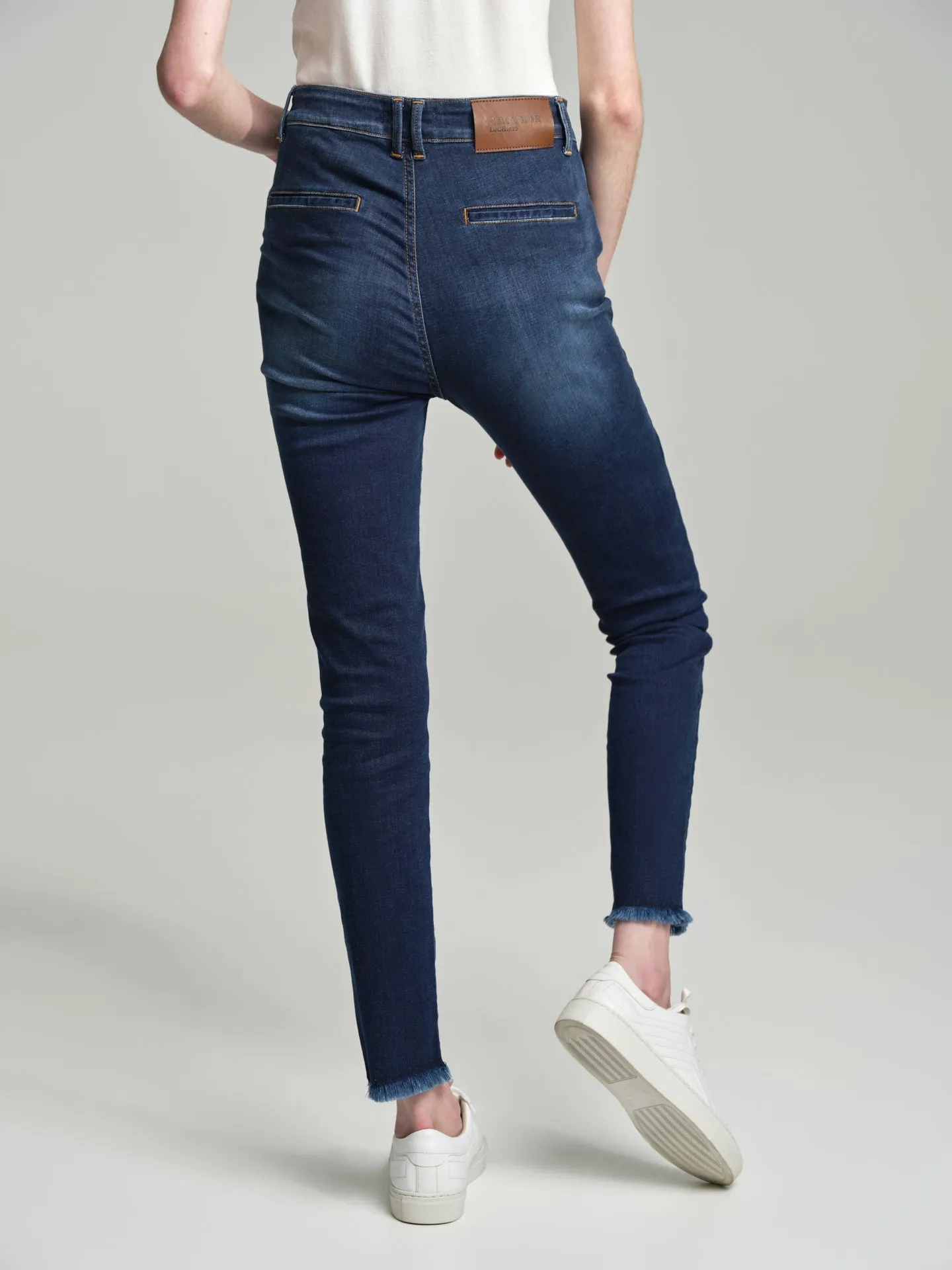 Slim fit high waist jeans