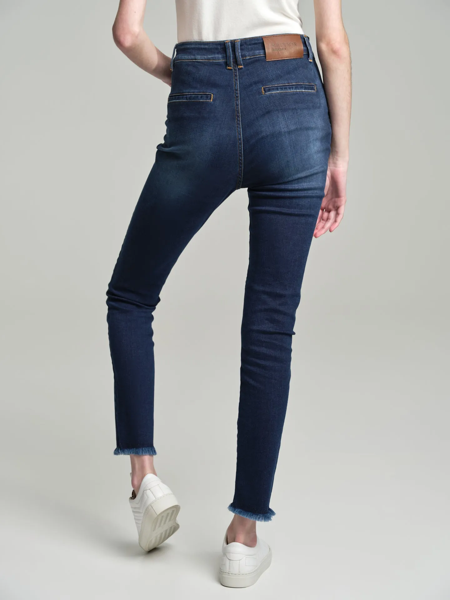 Slim fit high waist jeans